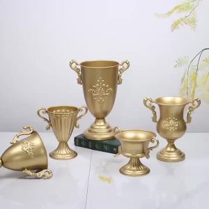 Phong Cách Châu Âu Màu Đồng Thau Hoa Sắt Mỹ Thuật Weng Hoa Giả Kim Loại Hoa Trang Trí Bàn Cưới Hoa Trang Trí Chậu Hoa Cao Cổ Điển