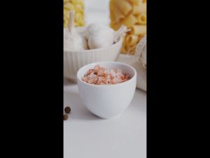 Muối Khoáng Hồng Hoàng Phương Pink Salt Himalaya Nấu Ăn Ngâm Chân Rửa Rau Nhập Khẩu Pakistan 500GR