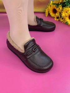 Old Beijing Cloth Shoes Winter New Arrival Velvet Warm Cotton Shoes Womens Flats Non Slip Soft Leather Slip-on Ladieswear Gommino