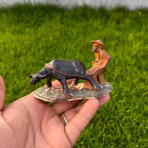Tượng gốm trâu cày trang trí nhà cửatrang trí sân vườn cây bonsai làm tiểu cảnh làng quê