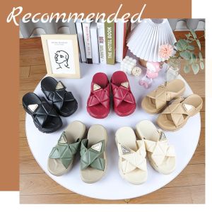 PiShops สวยเรียบหรู ดูดี 🏖️รองเท้าแตะแบบสายไขว้ ดีไซน์สวย เก๋ มีเอกลักษณ์ แมทซ์ได้ง่ายกับทุกชุด ใส่ได้หลายโอกาส เพื่อช่วยให้ลูกค้านำมาใช้งานได้อย่างง่ายดาย