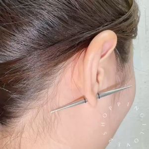 D43 Boutique titanium steel earrings personality pointed men and women couples Korean wild hipster earrings精品钛钢耳环个性尖头男女情侣韩国百搭潮人耳钉