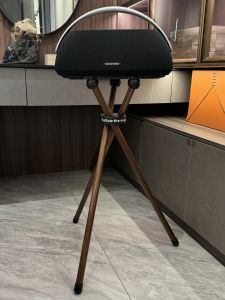 สามไม้สำหรับ Harman Kardon Goplay3 ชั้นวางลำโพงแบบไม้หนาสไตล์เรียบง่าย ขาตั้งลำโพงตั้งพื้นแบบไม้แท้