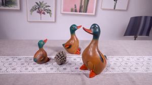 ตุ๊กตาเป็ดตั้งโต๊ะไม้แกะสลัก ของเล่นเด็ก ของเล่นไม้สำหรับเด็ก ของตกแต่งโรงแรม ตกแต่งบ้าน เป็ดตกแต่งบ้าน ขนาด4นิ้ว 6นิ้ว 8นิ้ว