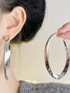 Retro Metal Minimalist Womens Earrings Geometric Elegant Luxury Small Luxury High-End Feelings Large Hoop Earrings Trendy
