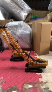 Đồ chơi xe cần cẩu nâng hàng nhiều mẫu gầu nâng hạ chất liệu nhựa ABS an toàn xoay 360 độ