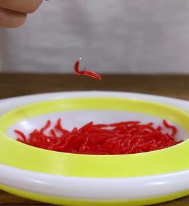 50x SILICONE EARTHWORM FISHING LURE / BAIT WITH SHRIMP SMELL IN BLISTER PACKAGING