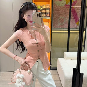 เสื้อยืดคอกว้างแขนสั้นผู้หญิงฤดูร้อน สีเขียว ทรงเข้ารูป ดีไซน์เก๋ไก๋ คอวี สายเดี่ยว เสื้อผ้าทำงานสไตล์เกาหลี