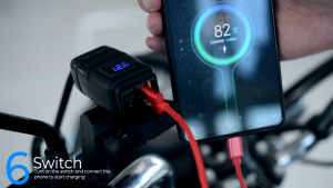 Bộ sạc pin điện thoại Wupp lắp đặt cho xe máy hỗ trợ sạc nhanh chuẩn PD 30W kết hợp màn hình led hiển thị điện áp ắc quy