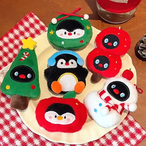 การ์ตูนคริสต์มาสตุ๊กตาตุ๊กตาจี้พวงกุญแจปุยน่ารักสร้างสรรค์นุ่มยัดตุ๊กตากระเป๋าเป้สะพายหลังจี้อุปกรณ์ตกแต่ง