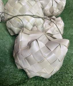 กล่องข้าวใบตาลข้าวเหนียวลาย 6-8 จุก 12x15ซม.3ใบ109บาท