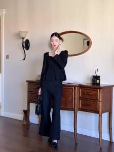Bộ Đồ Phong Cách Pháp Elegance V-Neck Ôm Sát