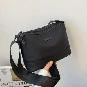 2025 New Fashion Single Shoulder Oxford Cloth Bag Multi-Layer Nylon Pillow Bag Casual Style Womens Handbag Soft Canvas Lining