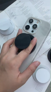 Griptok ฐานแม่เหล็ก สีขาว สีดำ แบบมินิมอล จับถนัดมือ ติดแน่นไม่หลุดง่าย Minimal Pop Style สินค้าพร้อมส่งจากไทย