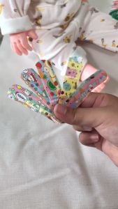 Hộp 20 miếng băng cá nhân trẻ em họa tiết hoạt hình dễ thương xinh xắn set 20 miếng băng dán sơ cứu vết thương