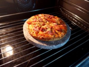 รองเตาอบ สำหรับอบพิซซ่าและชนมปังเปลืองแข็ง ทรงกลมขนาดต่างๆทำจากหินแกรนิต มีของพร้อมส่ง