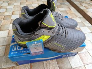 sepatu badminton hi qua spinner 2