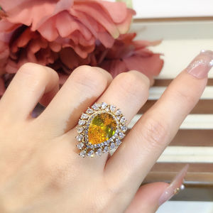 Elegant Luxury Fashion Yellow Crystal Diamond Ring for Women Colorful Gemstone Alloy Embedded Geometric Pattern Rings