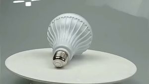 Lampu mentol LED 12W muzik bermain lampu Led tanpa wayar boleh dimalapkan dengan kawalan jauh untuk rumah Zweicx