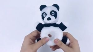 Lục lạc vải cầm tay hình Gấu panda có xúc xắc bóp chít dễ thương cho bé