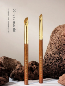 UN SHOP | Cọ kẻ eyeliner dạng lưỡi liềm siêu mảnh
