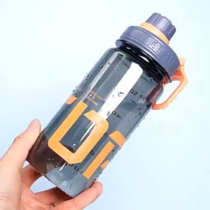 Sports Water Bottle, 600ml Portable Water Cup Outdoor Sport Gym Motivational Water Bottle with Cellphone Holder Scale Marker Carry Handle On-go Trip Cup Easy to Clean Leakproof Smooth Water Jug
