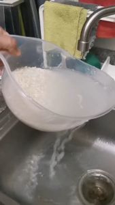 Retouch Homes Round Rice Fruits and Vegetables Swan Design Water Strainer KC140