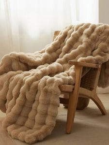 ผ้าห่มขนกระต่ายสีน้ำเงิน ผ้าห่มสำหรับนอนหลับพักผ่อนในที่ทำงาน ผ้าห่มขนแกะสำหรับครอบครัว ผ้าห่มสีสันสดใส ผ้าห่มสุดหรูหรา