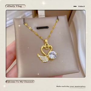 Titanium Steel Heart Necklace for Women Elegant Versatile Clavicle Chain Fashion Jewelry Accessory