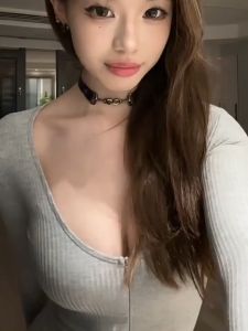 ชุดโยคะของผู้หญิง ชุดบอดี้สูทเซ็กซี่. มีให้เลือกสามสี วัสดุระบายอากาศได้ดี การออกแบบซิป .