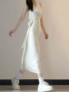 Fashionable Slim Fit Strapless Dress Elegant Waist Cinching High Neck French Style Solid Color Shoulder Baring mid Summer Dress