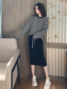 เสื้อยืดแขนยาวถักลายทางผู้หญิง ทรงหลวม ทรงเข้ารูป ทรงสูง แฟชั่นฤดูใบไม้ร่วง เสื้อตัวบนคอกลม ลำลอง ฤดูใบไม้ผลิ 2025