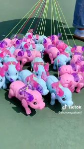 Đồ chơi lợn con chú Heo ngộ nghĩnh biết đi có dây dắt dùng pin có đèn nhạc cho bé vui nhộn - RiStore