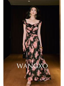 WANGXO | Đầm Dài Quây Hông Xòe In Hình Hoa Hồng Đen Pháp Lãng Mạn Elegante