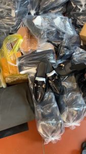 Giày sục nam da bóng dập vân ô vuông thời trangđính kèm đai ngang phong cách