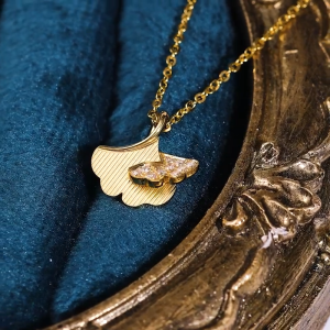 Chow Sang Sang 周生生 999 Pure Gold Ginkgo Leaves with Diamonds Necklace 47cm 94561N