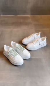 Sepatu Olahraga Wanita Desain Modern