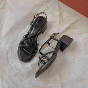 รองเท้าแตะหนังแกะสไตล์โรมัน ผู้หญิง ฤดูร้อน สวมใส่กลางแจ้งสไตล์วินเทจฝรั่งเศสส้นกลางข้าม สายคล้อง รองเท้าแตะความรู้สึกสบาย