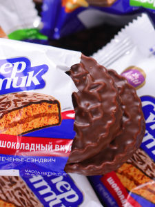 KONTI Sandwich Biscuits Heart Shaped Chocolate Peanut Hazelnut Flavor Heart Shaped Snacks Imported from Russia 500g Bag