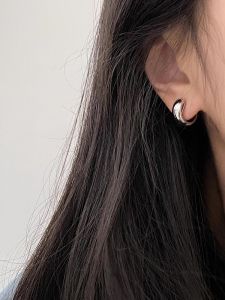 Retro Hong Kong Style Arc Shaped Smooth Surface Clip On Earrings: No Piercing Required Women's Fashion Accessories