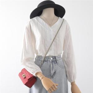 Pure Cotton Lace Bubble Sleeve V-Neck Hollow out Long Sleeve Shirt Womens Autumn Fashion French Design Sensation Hook Lace Shirt