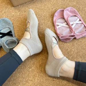 Non-Slip Yoga Socks Thin Summer Dance Pilates Home Fitness Floor Socks Womens Sporty Professional Short Socks for Ladies