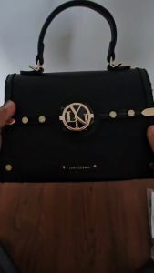 [กระเป๋าสะพายเเบบใหม่ LYN รูปลักษณ์ 4 สี พร้อม อุปกรณ์ สายยาว เเต่งโลโก้ ใช้งานเท่าเทียน สะพาย]