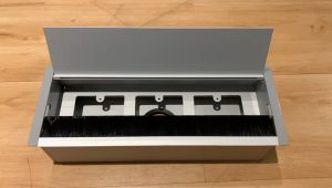 GROMMET ALUMINIUM UKURAN 30 CM 30CM ISI 3 TIGA LUBANG PENUTUP TEMPAT DUDUKAN STOP KONTAK JALUR KABEL BAHAN ALUMINIUM WARNA UKURAN BISA CUSTOM PUTIH HIITAM SILVER PREMIUM KEKINIAN