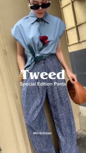 กางเกงขายาวผ้าTweed ใส่แล้วดูแพงมาก ทรงขากระบอกใหญ่ ใส่สบาย ขาดูยาวสูงขึ้นทันที ซิปด้านหน้าและกระดุมสุดน่ารัก ดีเทล รายละเอียดสินค้า ผ้าTweed: กางเกงทำจากผ้าTweed ให้ความรู้สึกหรูหราเมื่อใส่ 🌟 ทรงขากระบอกใหญ่: ทรงขากระบอกใหญ่ ให้ความสบายในการสวมใส่ 🌟 ซ