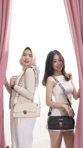 LAST CALL - Hellen Bag MOCO Bagholics Fashion Tas Selempang Wanita Sling Bag Casual Korean Style 886