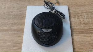 ลําโพงเซ็นเตอร์ รถยนต์ JVC รุ่น CS-CN100 2-WAY CENTER SPEAKER ระบบเสียงรอบทิศทาง 5.1ch ลำโพงเซ็นเตอร์ ระบบลำโพงกลาง 60wวูฟเฟอร์ กรวยขนาด 6.4 ซม. (กรวยไฟเบอร์กลาสผ้า ขอบยางบิวทิว คอยล์เสียงทนความร้อน แม่เหล็กนีโอไดเมียม)