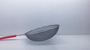 Saringan Minyak Stainless Steel Gagang Merah Kecil Sedang Besar