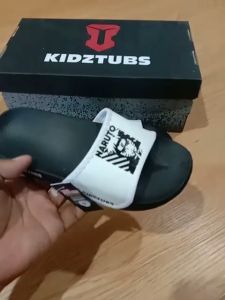 KIDZTUBS Sandal Anak Laki Laki Karet Slipper Slide Selop Slipon Jepit Karakter Warna Hitam Usia 6-10 Tahun 1851100324