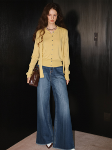 เสื้อคาร์ดิแกนถักแขนยาวคอตั้งผูกโบว์ HUAAPPUW สำหรับผู้หญิง ทรงหลวม ปกติ นุ่ม ฤดูใบไม้ร่วง 2025 ใหม่